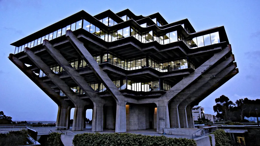 盖泽尔图书馆 Geisel Library